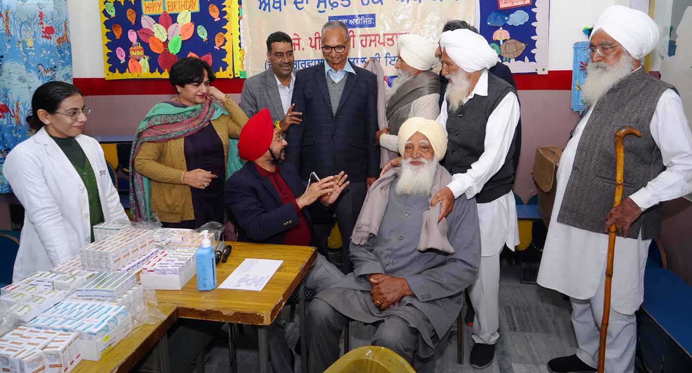 ਬਾਬਾ ਮੱਲ ਦਾਸ ਚੈਰੀਟੇਬਲ ਟਰੱਸਟ ਵੱਲੋਂ ਲਗਾਏ ਅੱਖਾਂ ਦੇ ਵਿਸ਼ਾਲ ਕੈਂਪ ਦੌਰਾਨ 100 ਮਰੀਜ਼ਾਂ ਦੀ ਮੁਫ਼ਤ ਆਪਰੇਸ਼ਨ ਲਈ ਲਈ ਹੋਈ ਚੋਣ